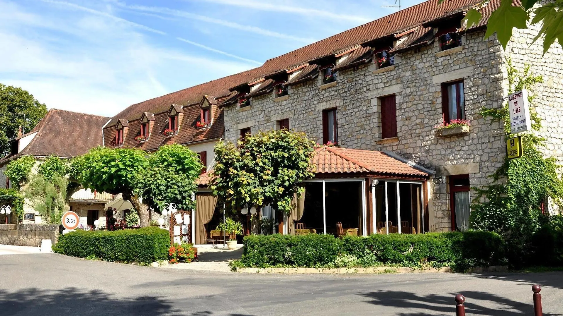 Logis Hotels - Auberge De L'Ile - Hotel 3 Etoiles Et Restaurant Creysse  3*, Creysse (Lot)