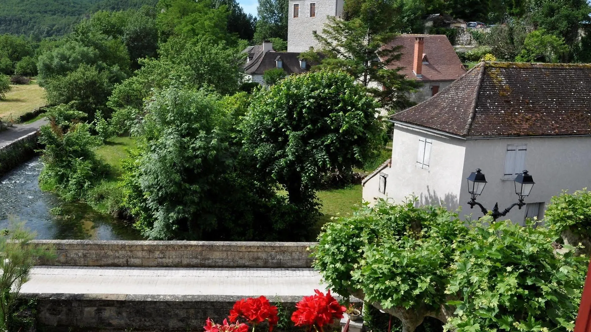 Logis Hotels - Auberge De L'Ile - Hotel 3 Etoiles Et Restaurant Creysse